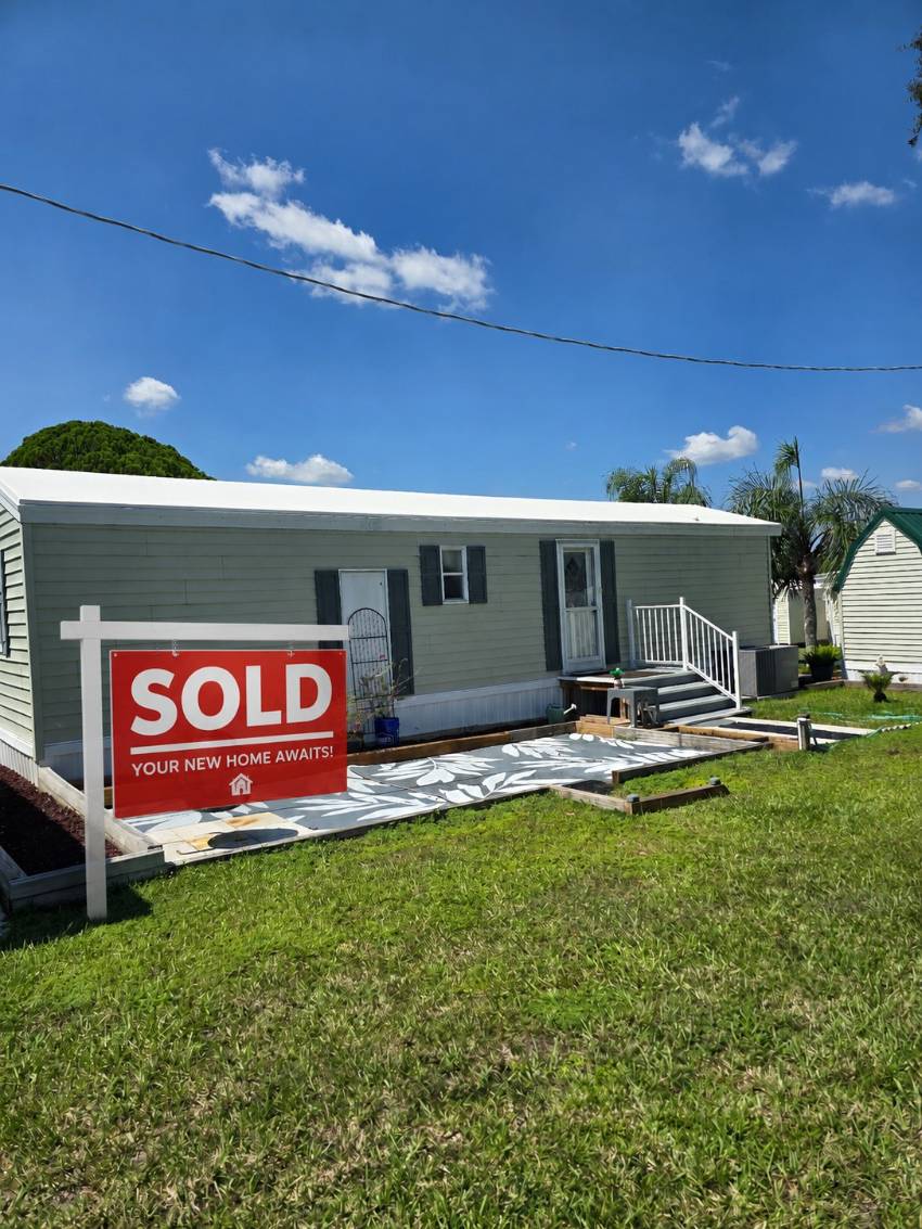 Dade City, FL Mobile Home for Sale located at 11052 Memory Lane Harmony Heights Community